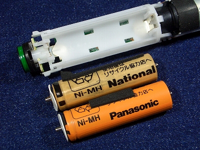 内蔵電池はNationalのマーク。取り寄せた方はPanasonicになっている